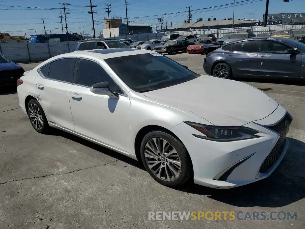 4 Photograph of a damaged car 58ADA1C15MU003150 LEXUS ES300 2021