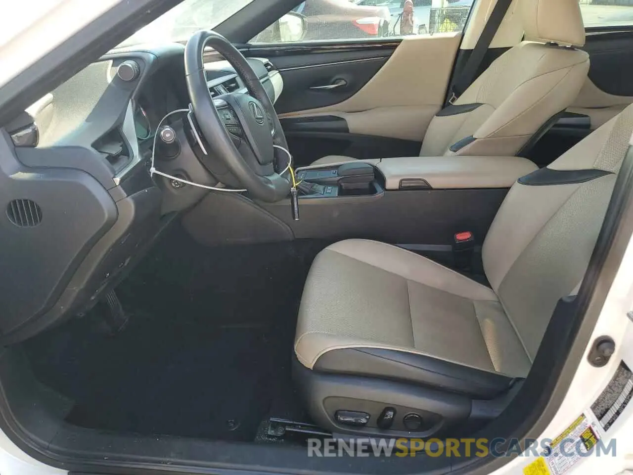 7 Photograph of a damaged car 58ADA1C15MU003150 LEXUS ES300 2021