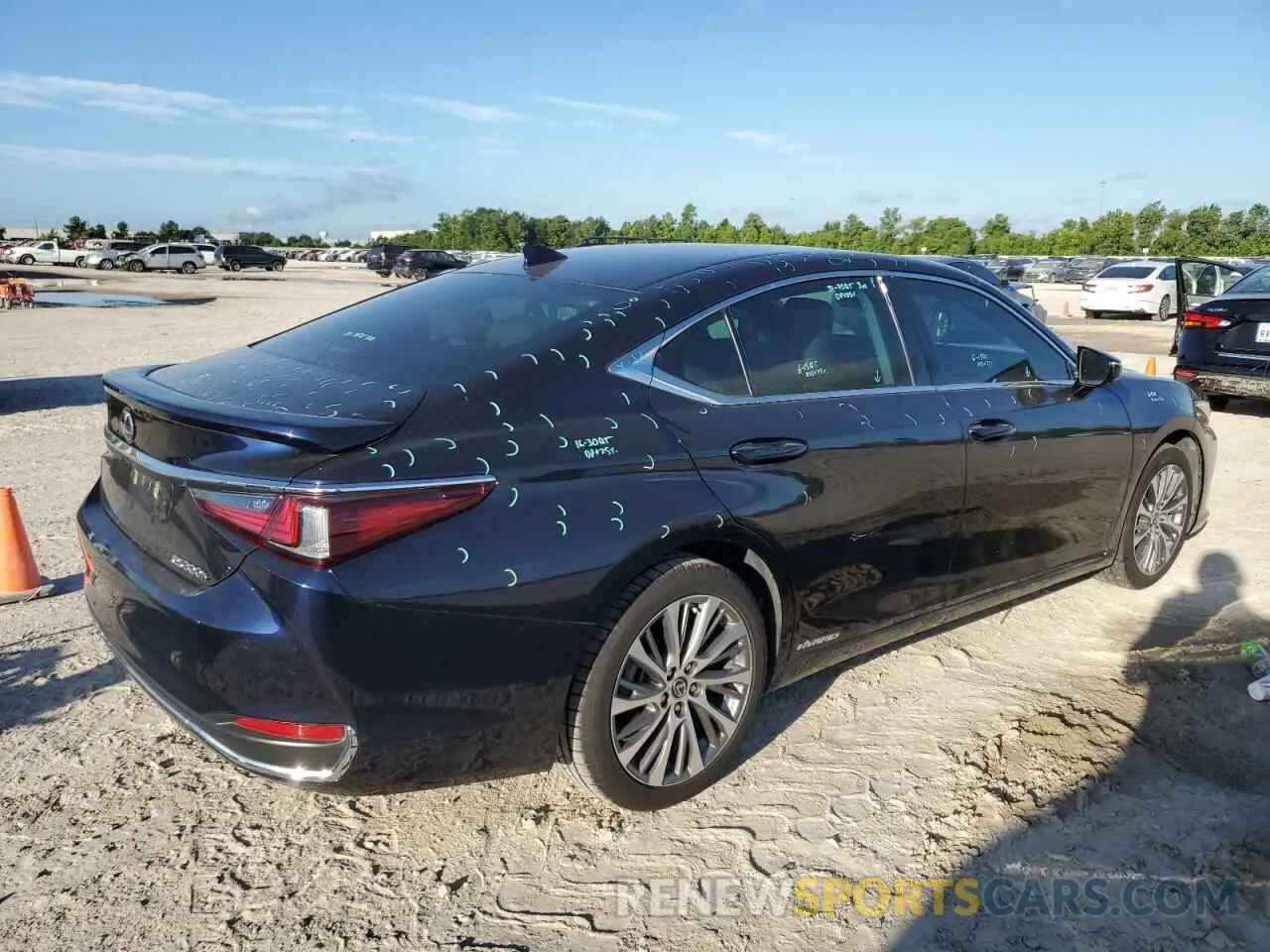 3 Photograph of a damaged car 58ADA1C15MU006310 LEXUS ES300 2021