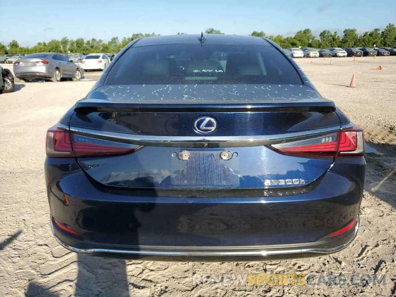 6 Photograph of a damaged car 58ADA1C15MU006310 LEXUS ES300 2021