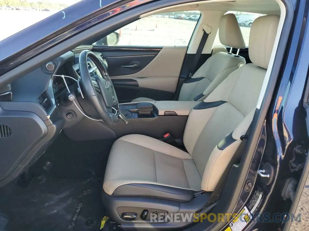 7 Photograph of a damaged car 58ADA1C15MU006310 LEXUS ES300 2021