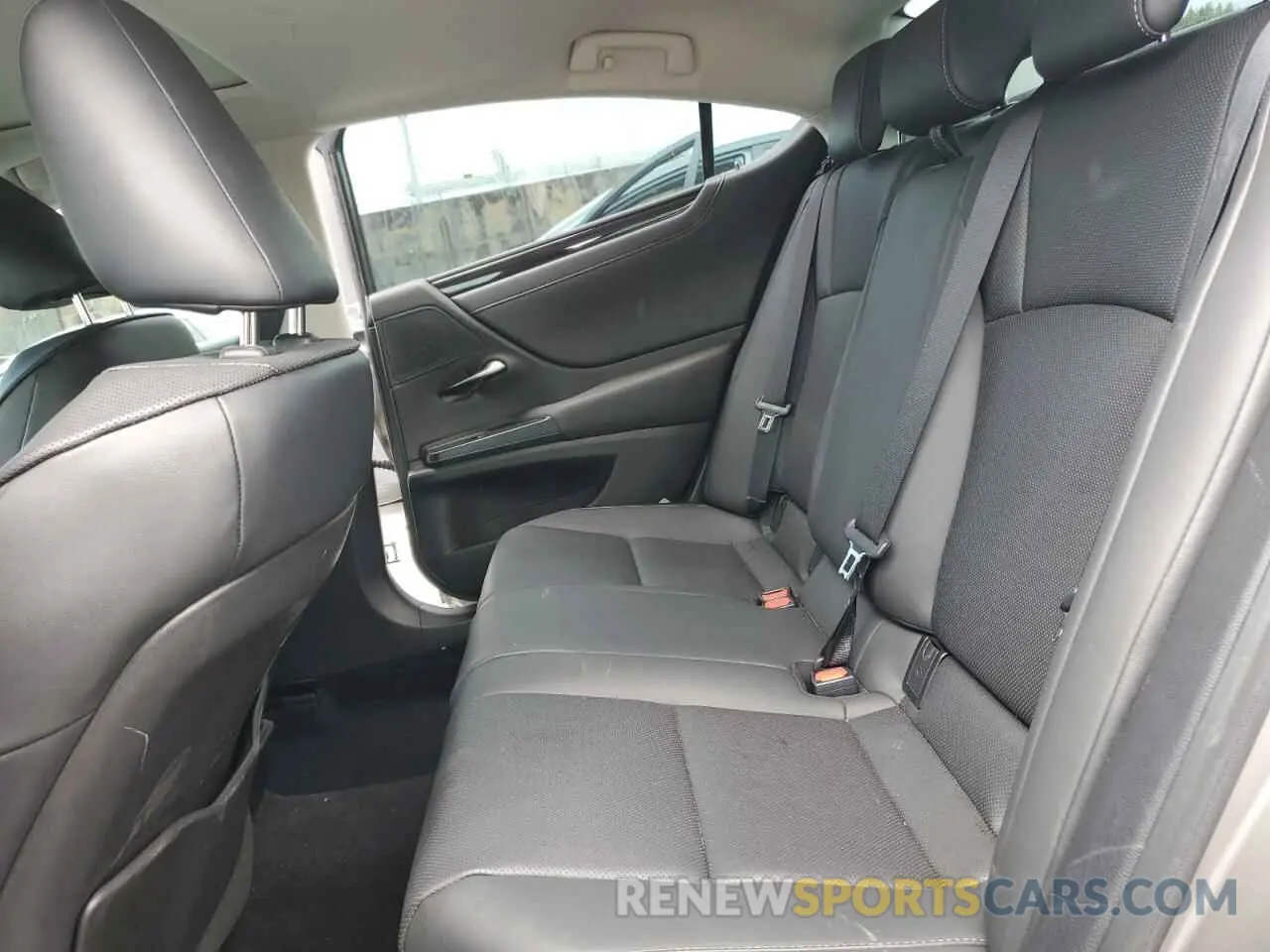 10 Photograph of a damaged car 58ADA1C16MU001262 LEXUS ES300 2021
