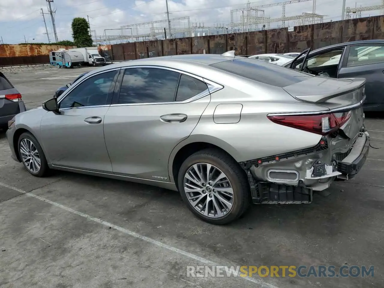 2 Photograph of a damaged car 58ADA1C16MU001262 LEXUS ES300 2021