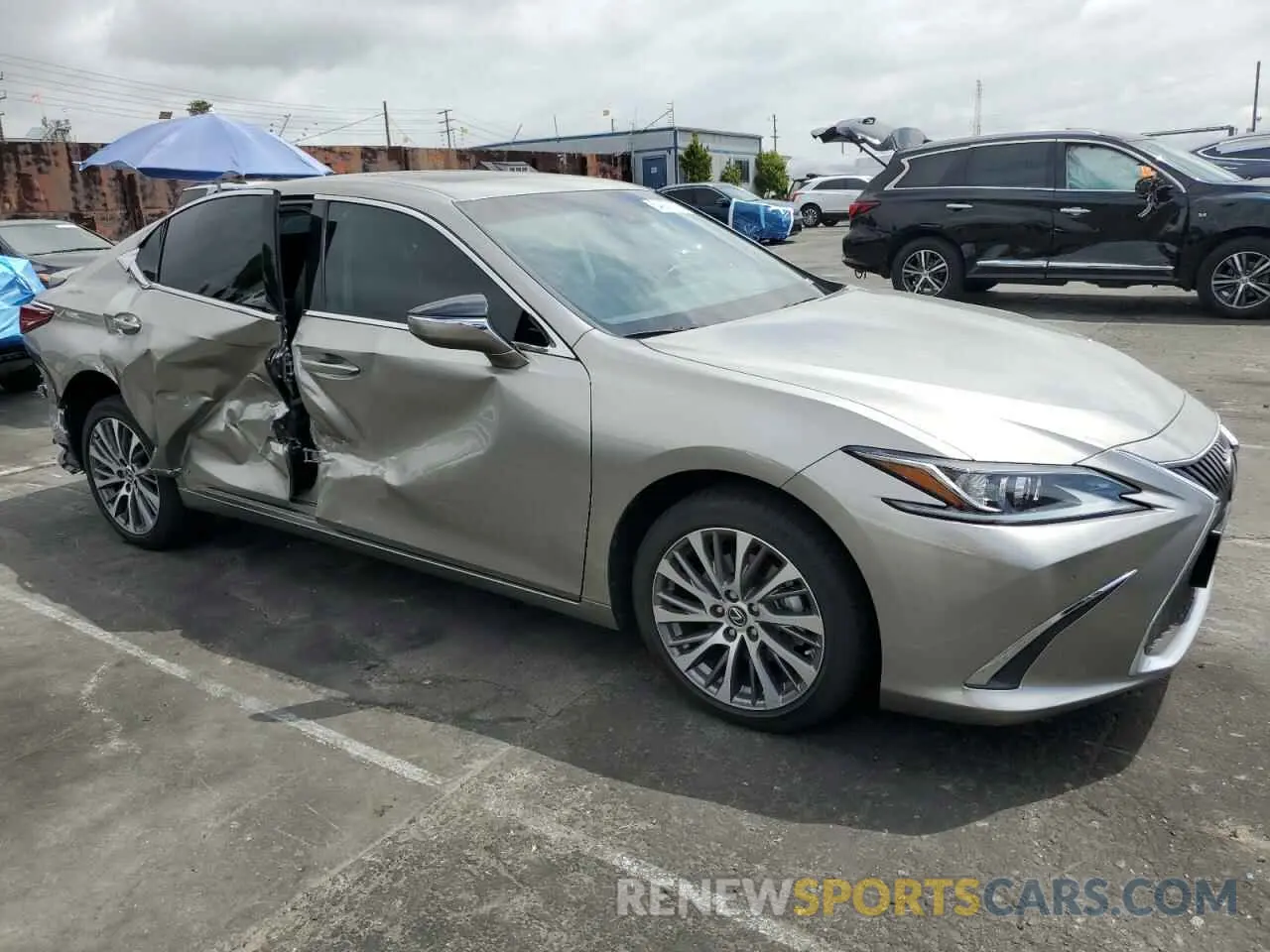 4 Photograph of a damaged car 58ADA1C16MU001262 LEXUS ES300 2021