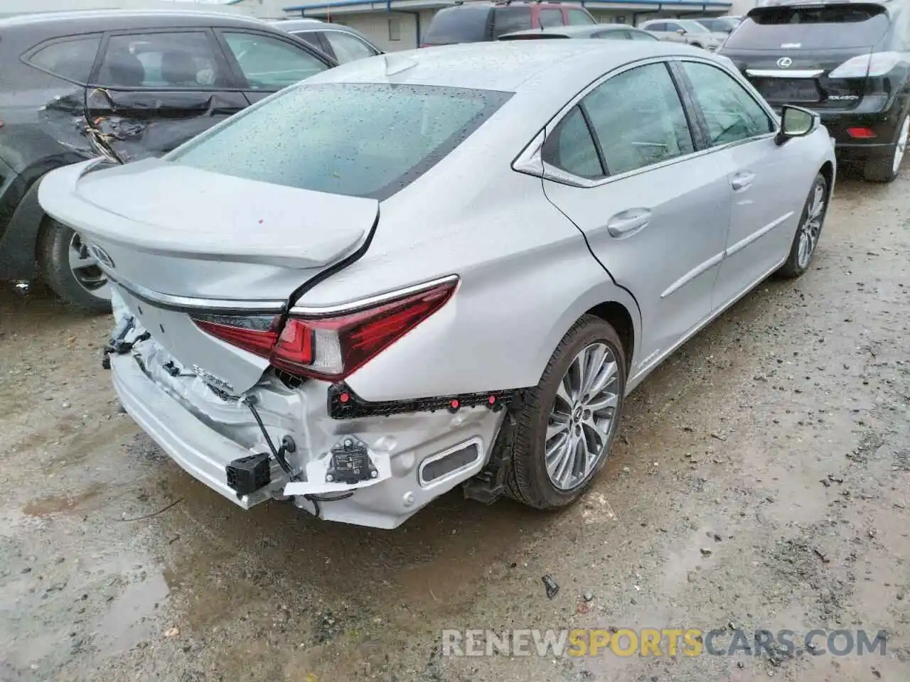 4 Photograph of a damaged car 58ADA1C16MU003352 LEXUS ES300 2021