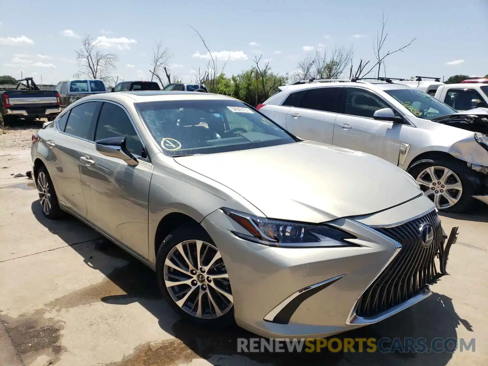 1 Photograph of a damaged car 58ADA1C16MU010463 LEXUS ES300 2021