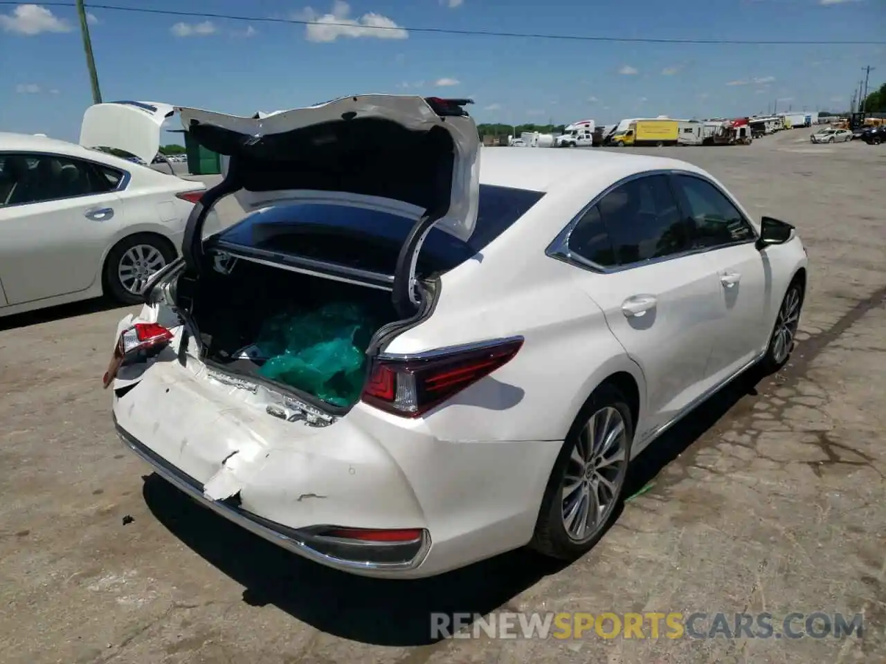 4 Photograph of a damaged car 58ADA1C18MU007001 LEXUS ES300 2021