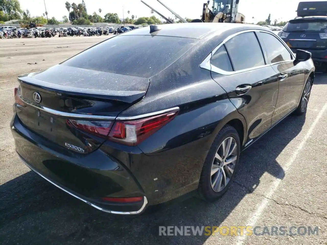 4 Photograph of a damaged car 58ADA1C19MU003927 LEXUS ES300 2021