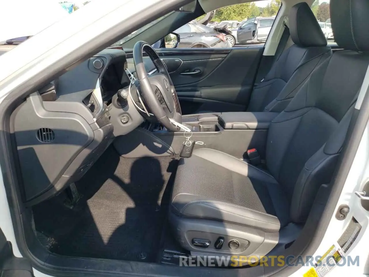7 Photograph of a damaged car 58ADA1C1XMU003905 LEXUS ES300 2021