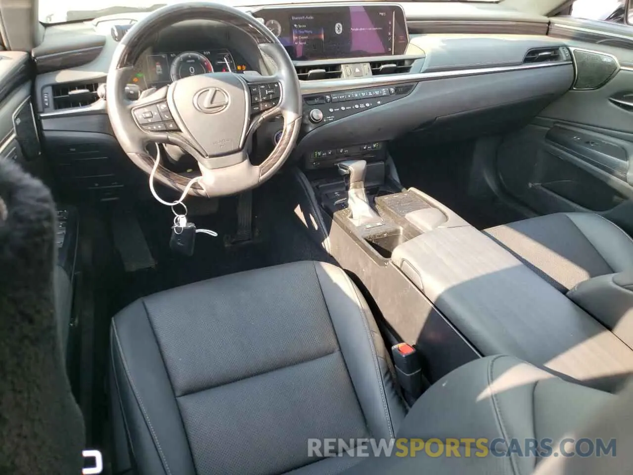 8 Photograph of a damaged car 58ADA1C1XMU003905 LEXUS ES300 2021
