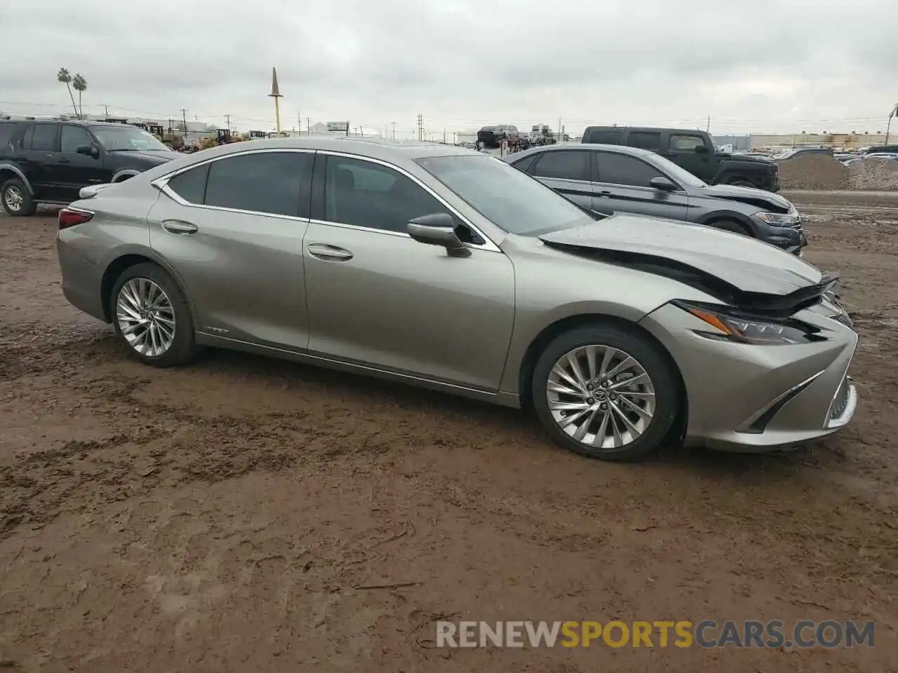 4 Photograph of a damaged car 58AEA1C1XMU008400 LEXUS ES300 2021