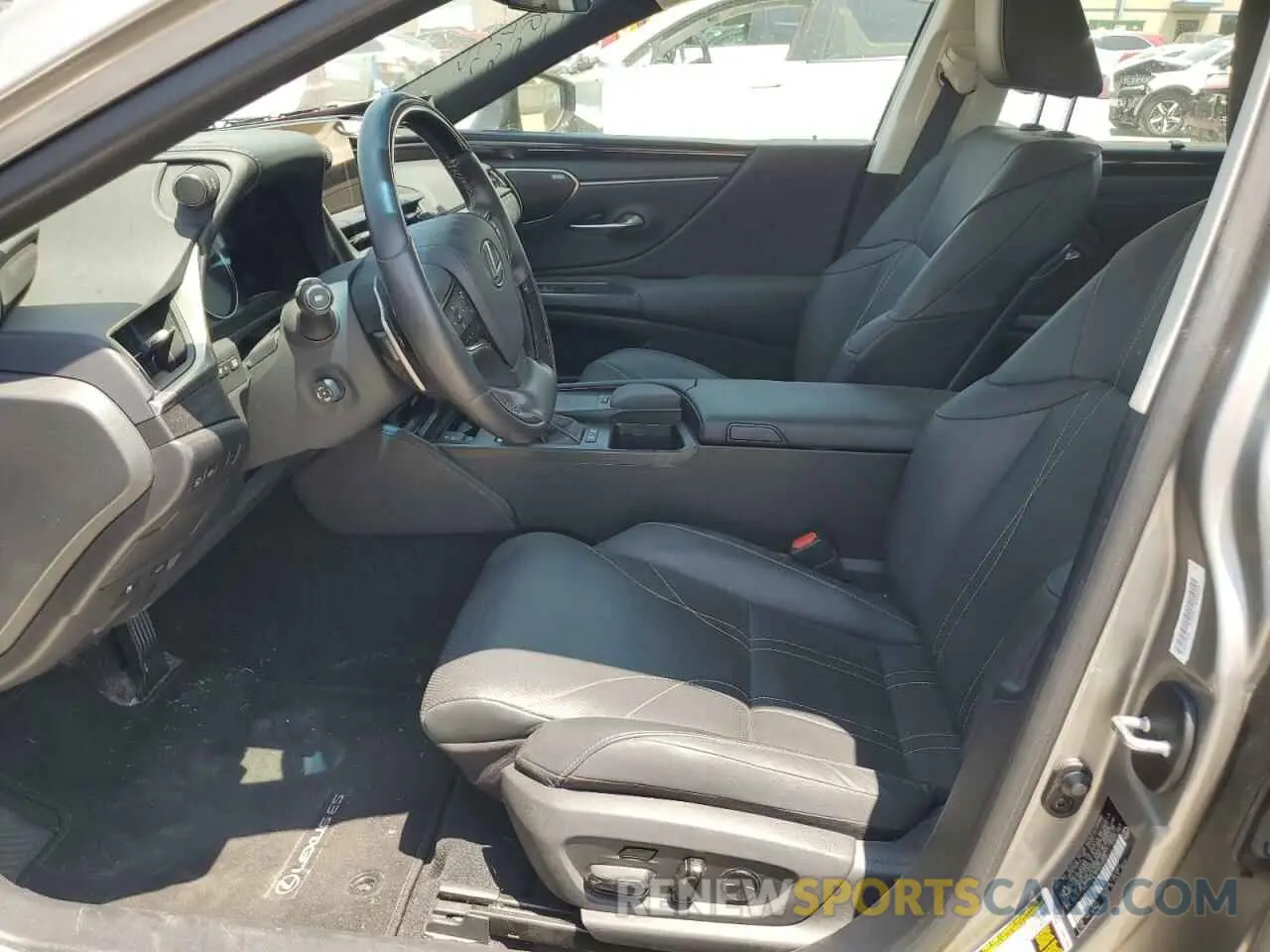 7 Photograph of a damaged car 58AFA1C18MU011039 LEXUS ES300 2021