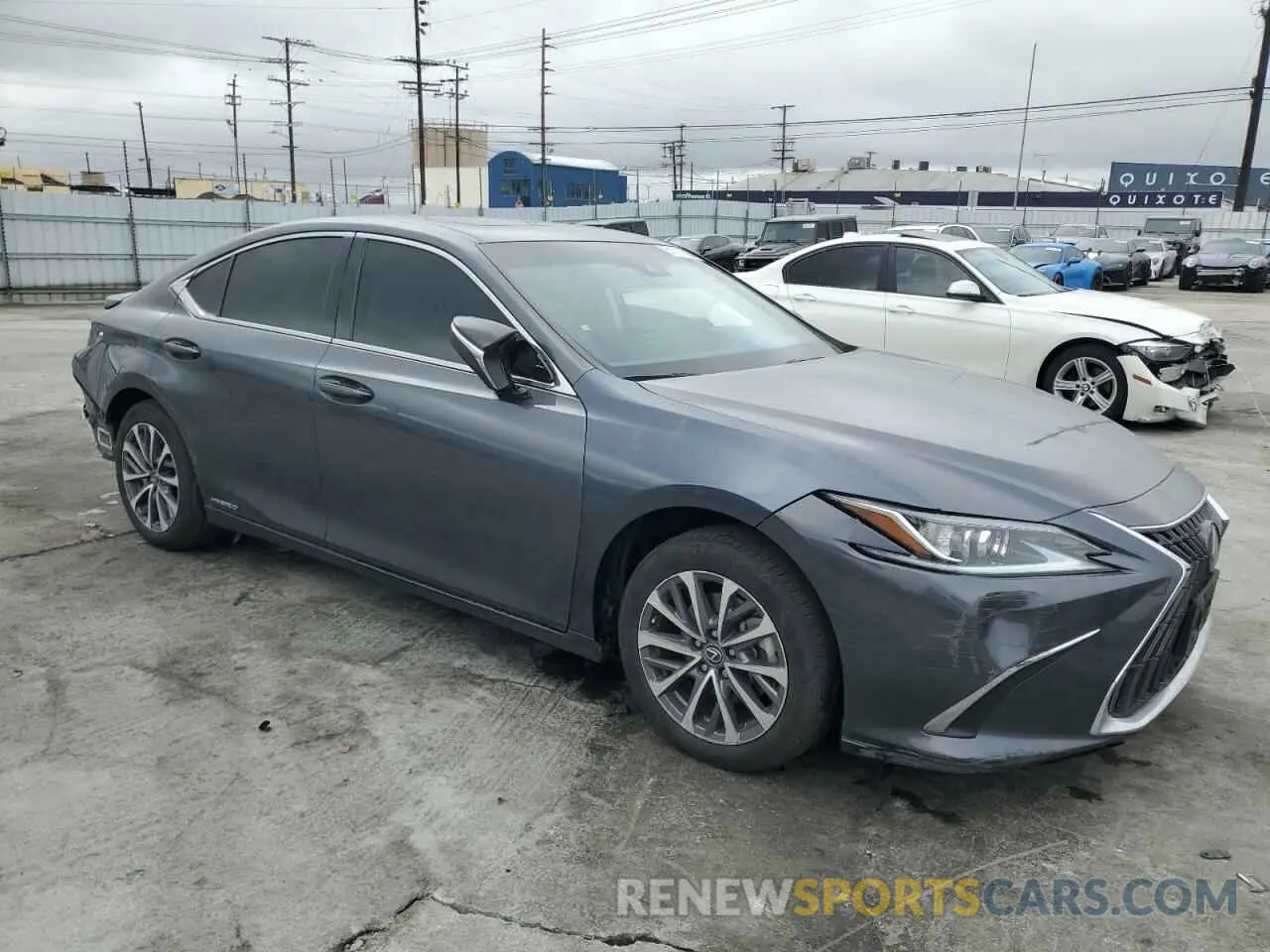 4 Photograph of a damaged car 58ACA1C18NU013913 LEXUS ES300 2022
