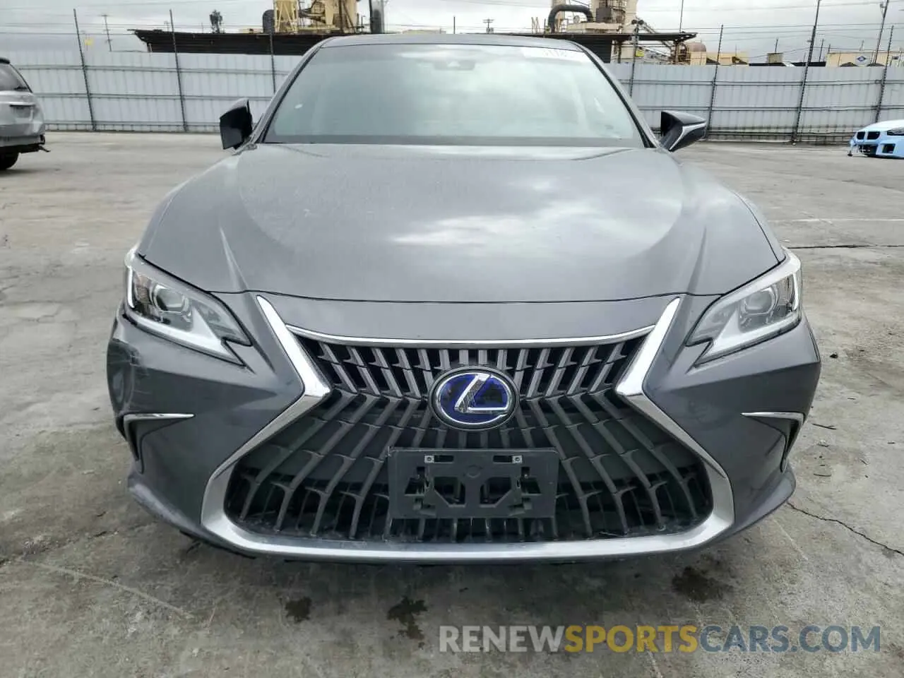 5 Photograph of a damaged car 58ACA1C18NU013913 LEXUS ES300 2022
