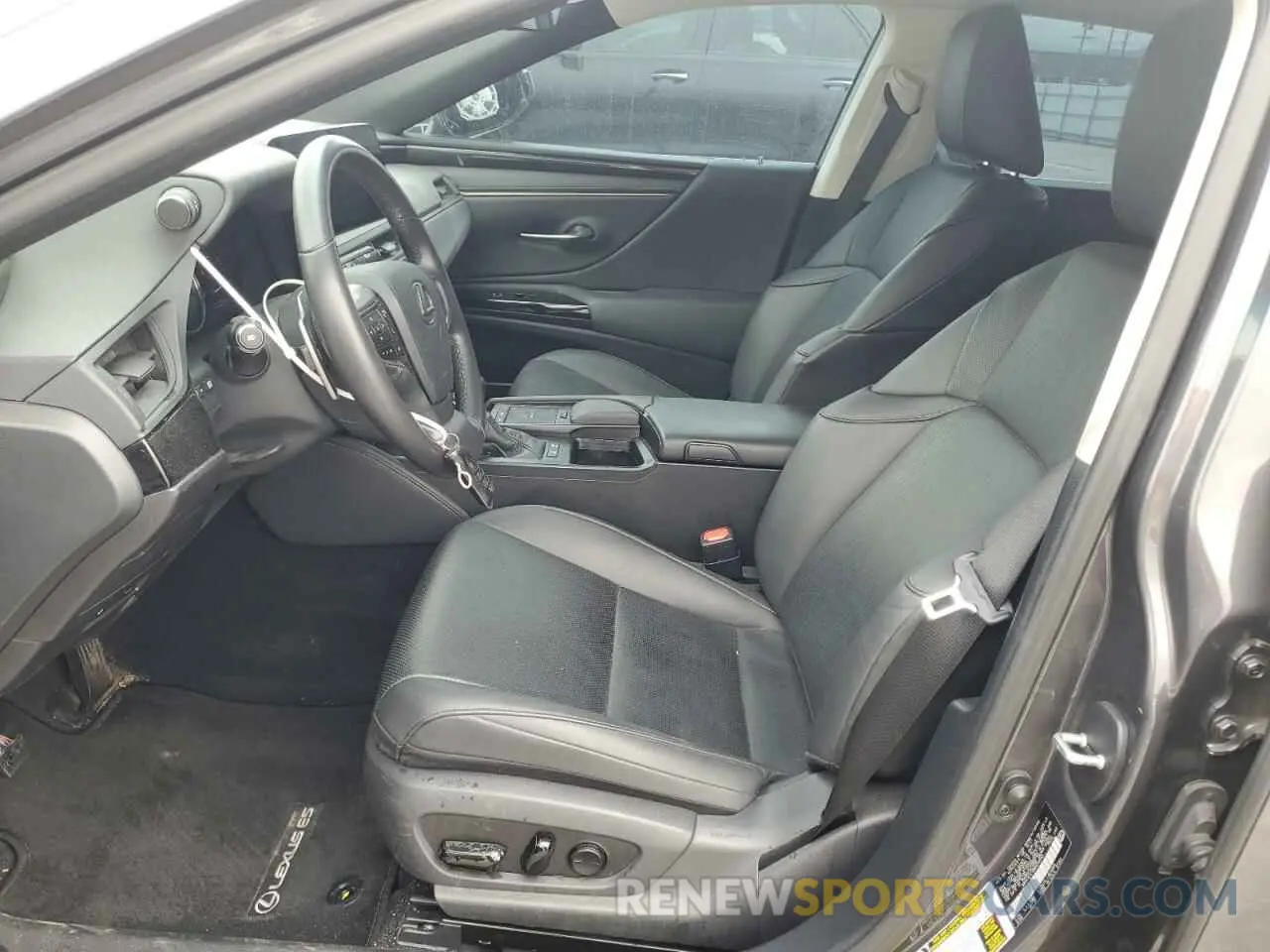 7 Photograph of a damaged car 58ACA1C18NU013913 LEXUS ES300 2022