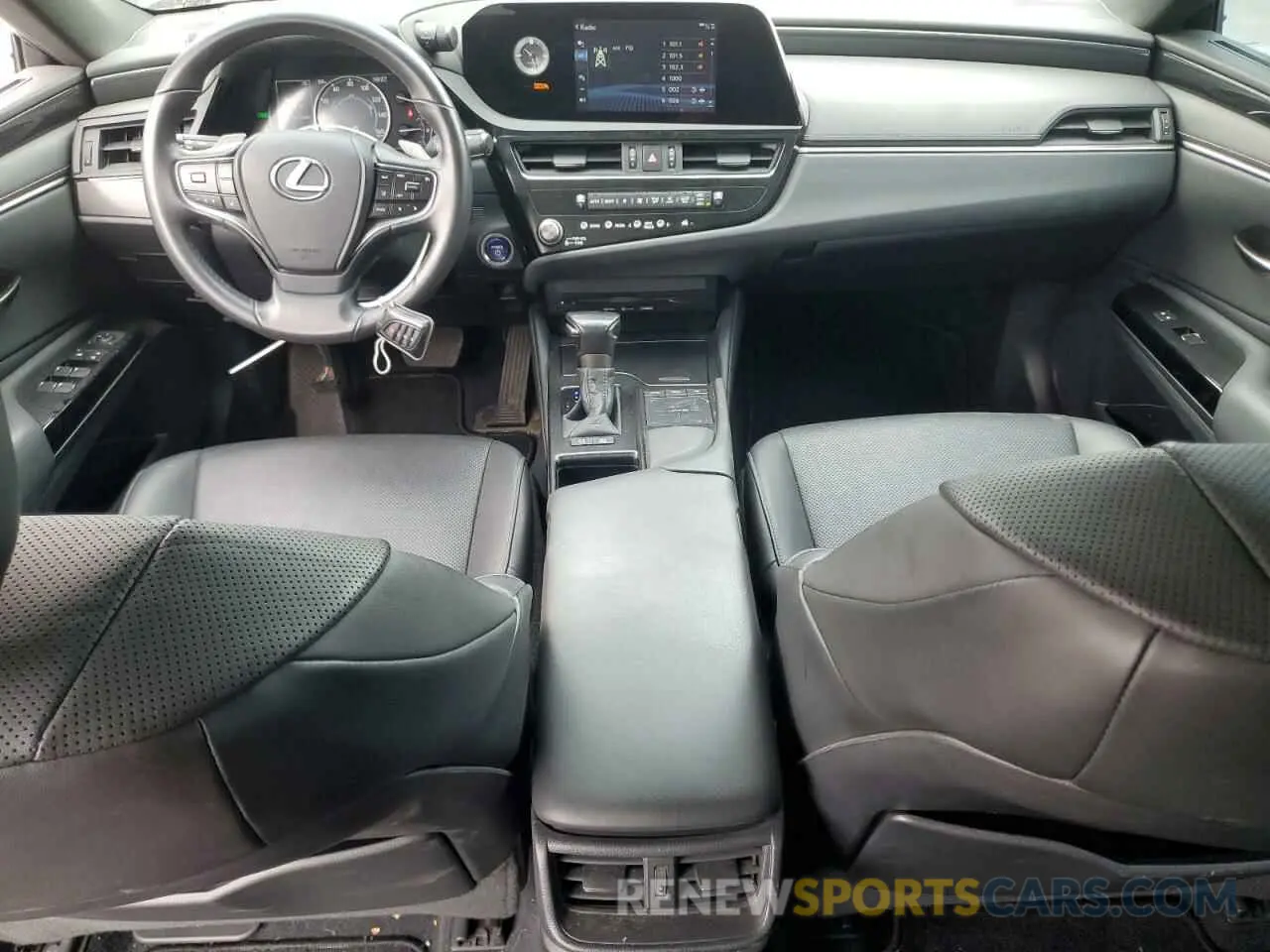 8 Photograph of a damaged car 58ACA1C18NU013913 LEXUS ES300 2022