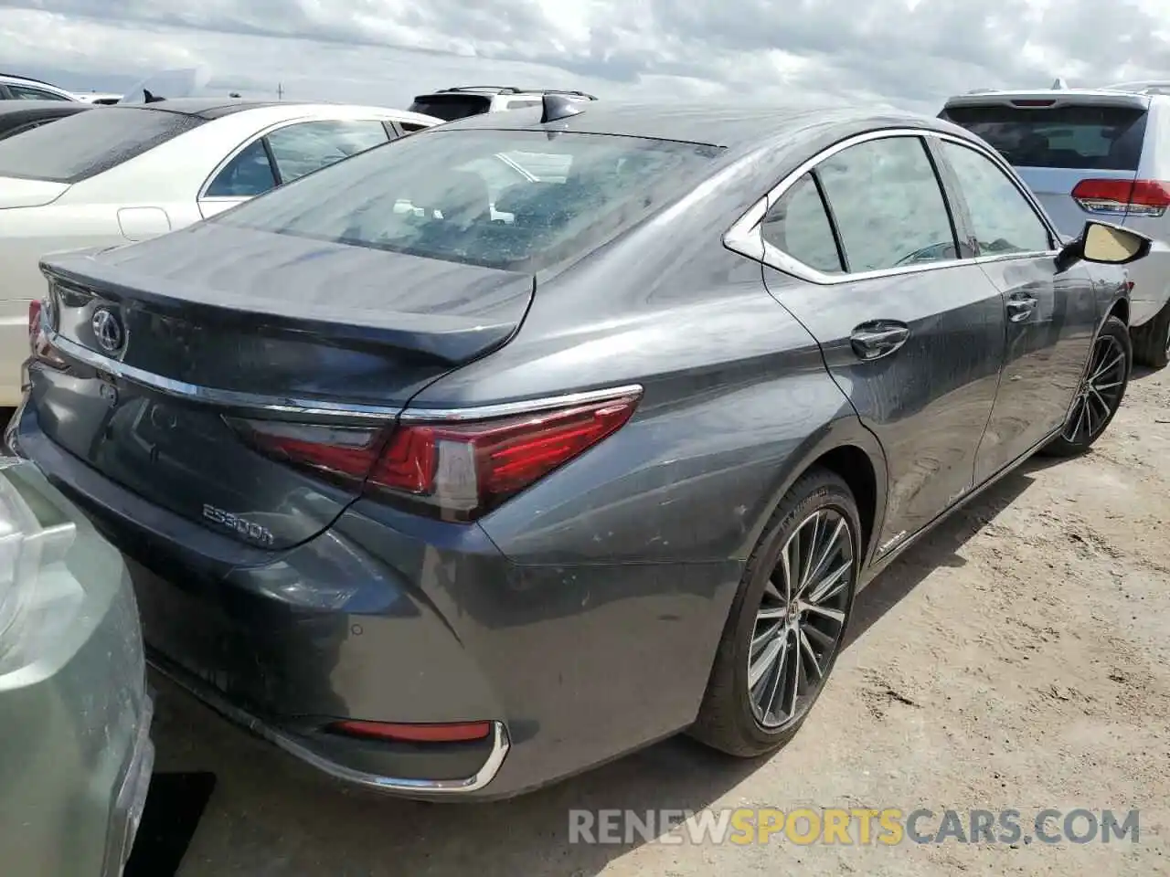 4 Photograph of a damaged car 58ADA1C10NU015353 LEXUS ES300 2022