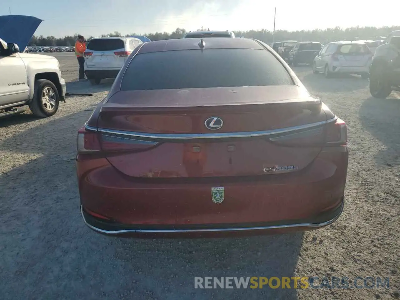 6 Photograph of a damaged car 58ADA1C11NU019069 LEXUS ES300 2022