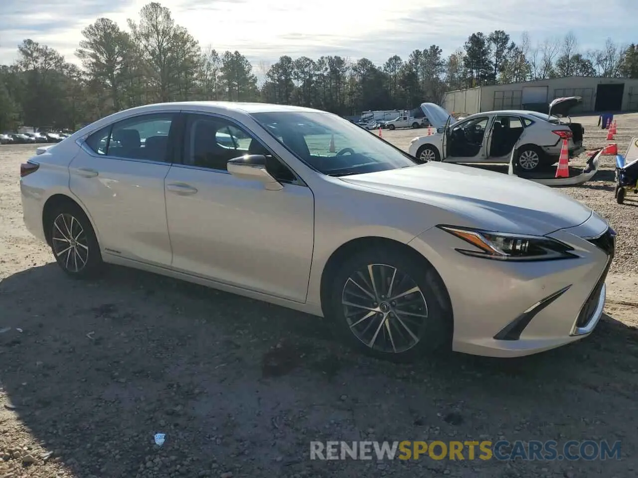 4 Photograph of a damaged car 58ADA1C11NU020268 LEXUS ES300 2022