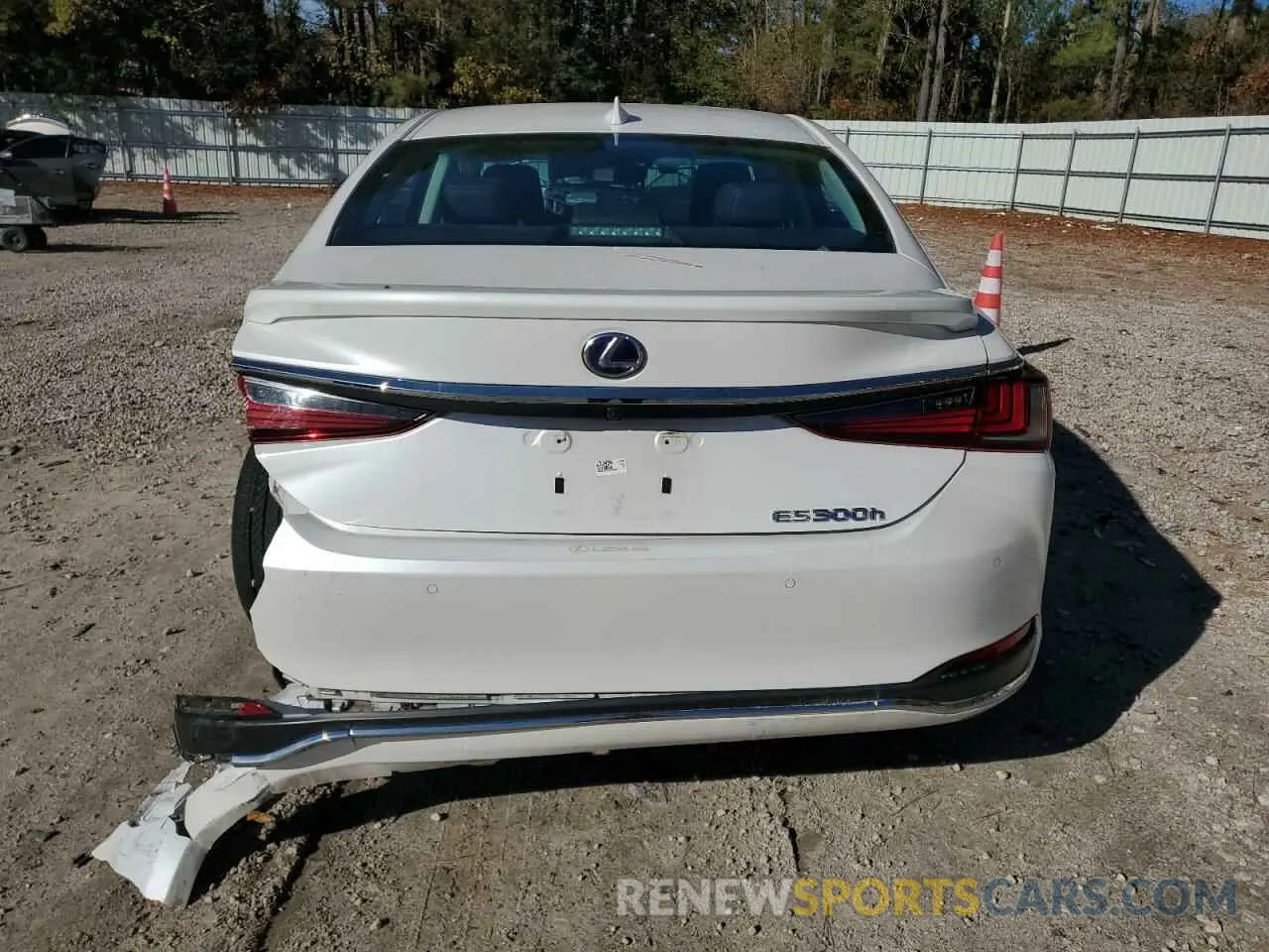 6 Photograph of a damaged car 58ADA1C11NU020268 LEXUS ES300 2022