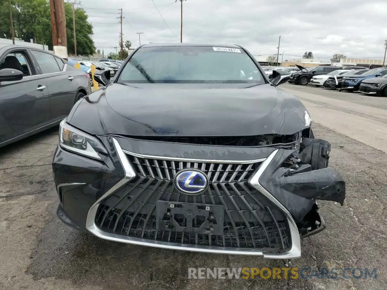 5 Photograph of a damaged car 58ADA1C13NU019560 LEXUS ES300 2022