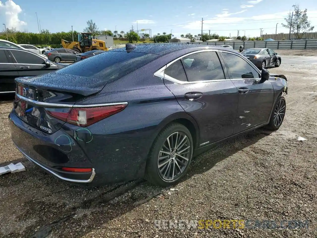 4 Photograph of a damaged car 58ADA1C15NU018488 LEXUS ES300 2022