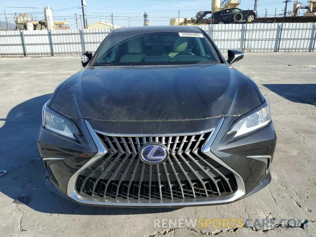 5 Photograph of a damaged car 58ADA1C15NU018572 LEXUS ES300 2022
