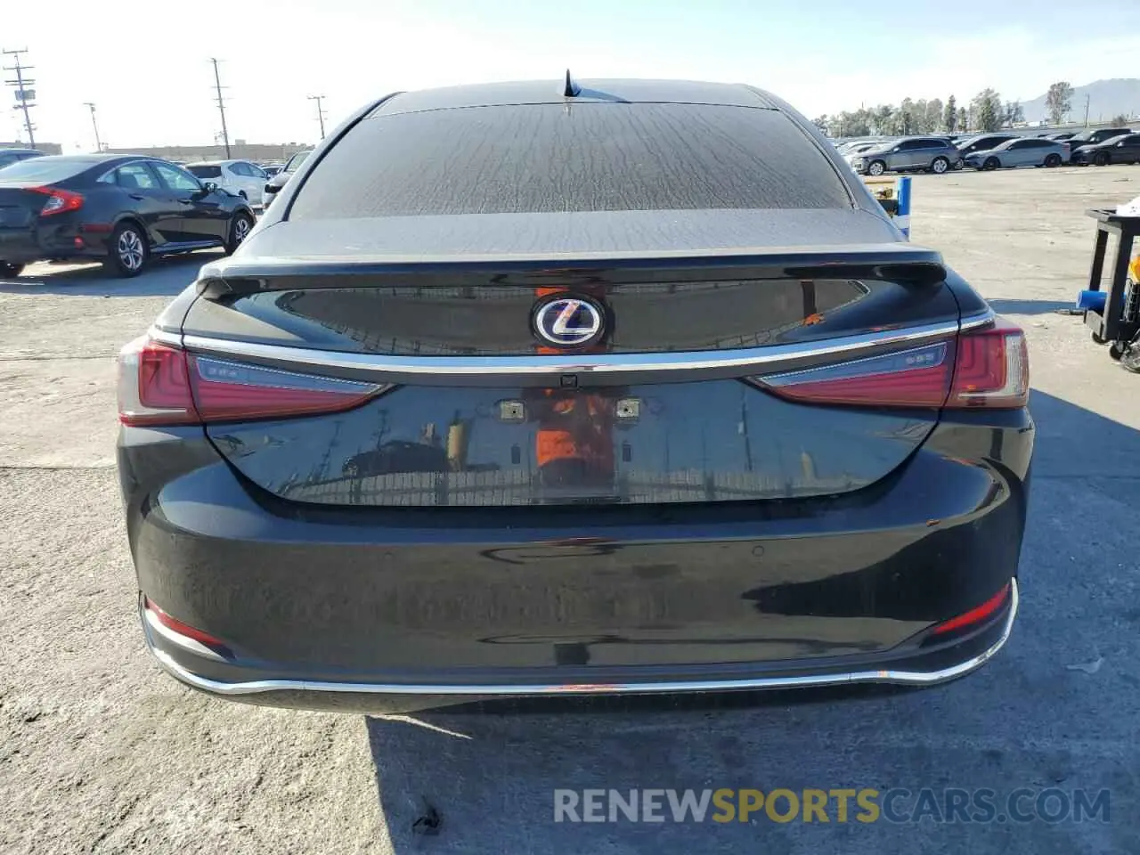 6 Photograph of a damaged car 58ADA1C15NU018572 LEXUS ES300 2022