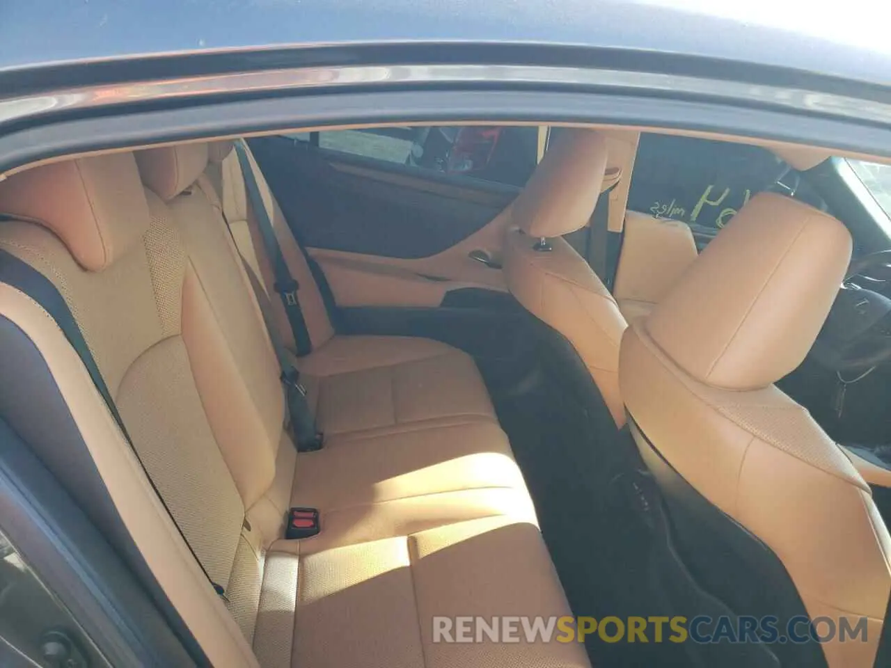 10 Photograph of a damaged car 58ADA1C16NU020959 LEXUS ES300 2022