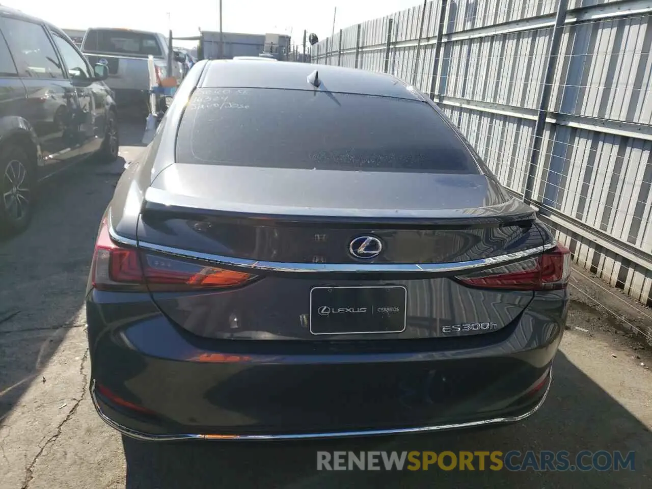 6 Photograph of a damaged car 58ADA1C16NU020959 LEXUS ES300 2022