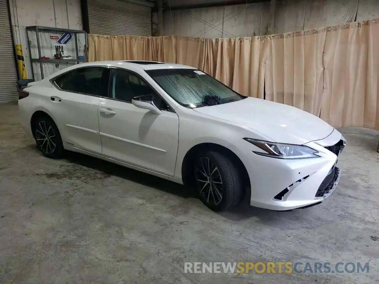 4 Photograph of a damaged car 58ADA1C16NU021836 LEXUS ES300 2022