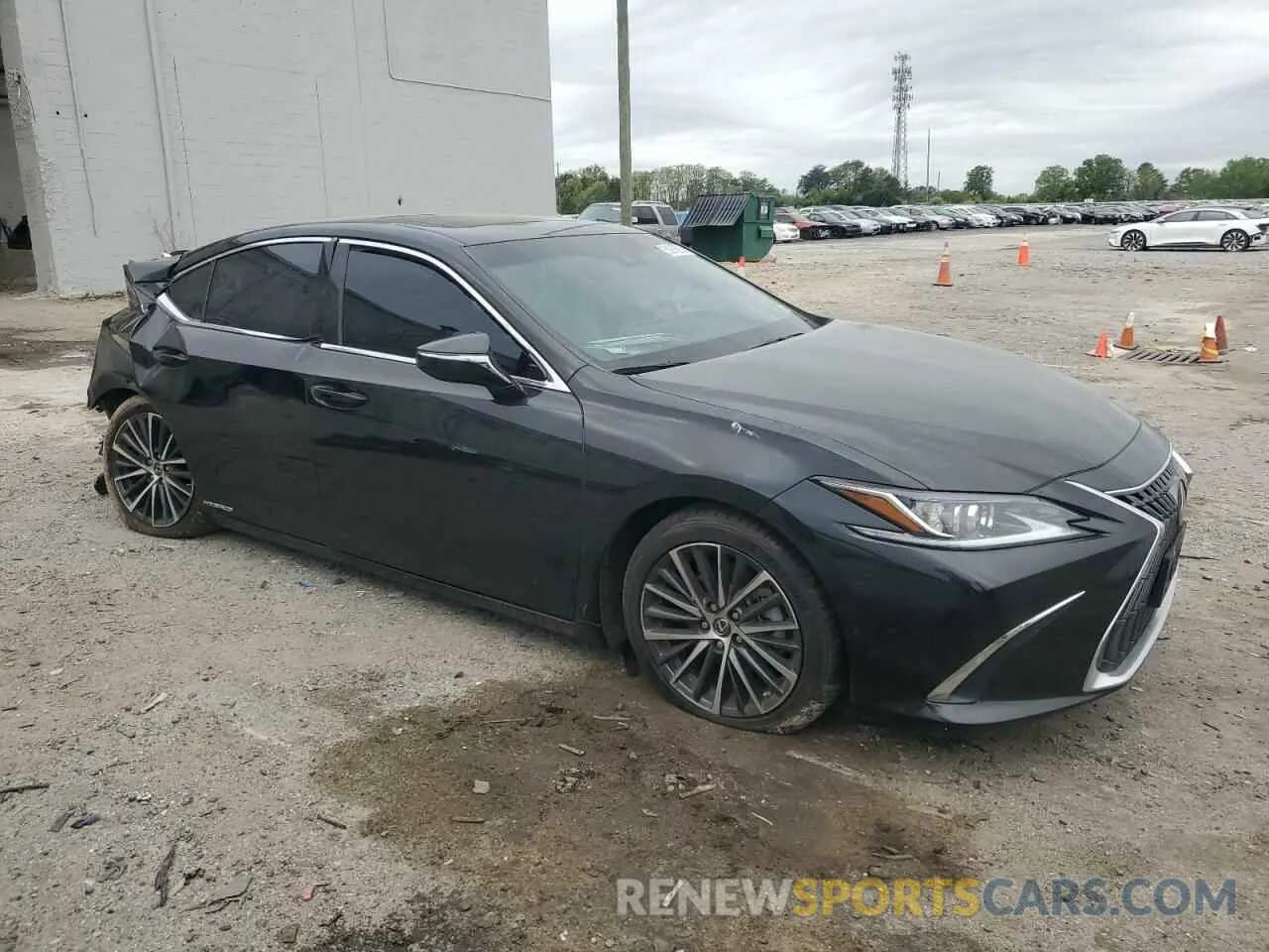 4 Photograph of a damaged car 58ADA1C16NU026003 LEXUS ES300 2022