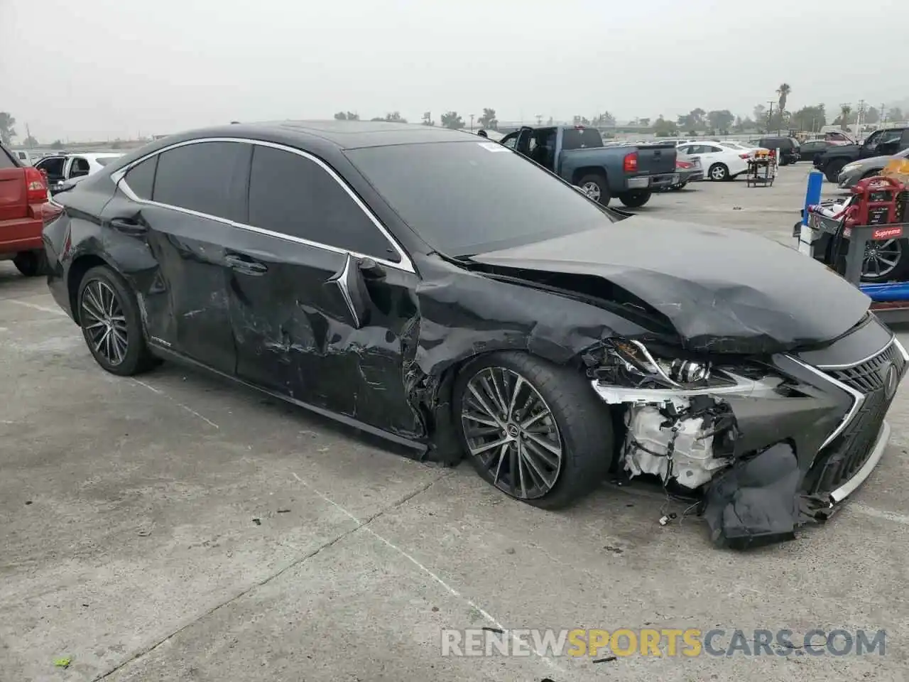 4 Photograph of a damaged car 58ADA1C18NU022325 LEXUS ES300 2022