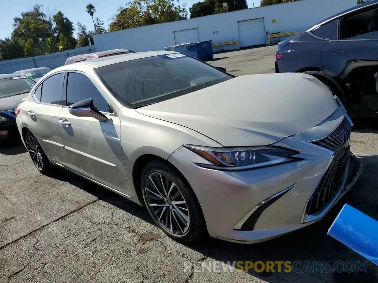 4 Photograph of a damaged car 58ADA1C18NU024950 LEXUS ES300 2022
