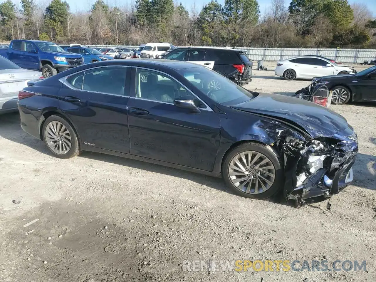 4 Photograph of a damaged car 58AEA1C14NU017563 LEXUS ES300 2022