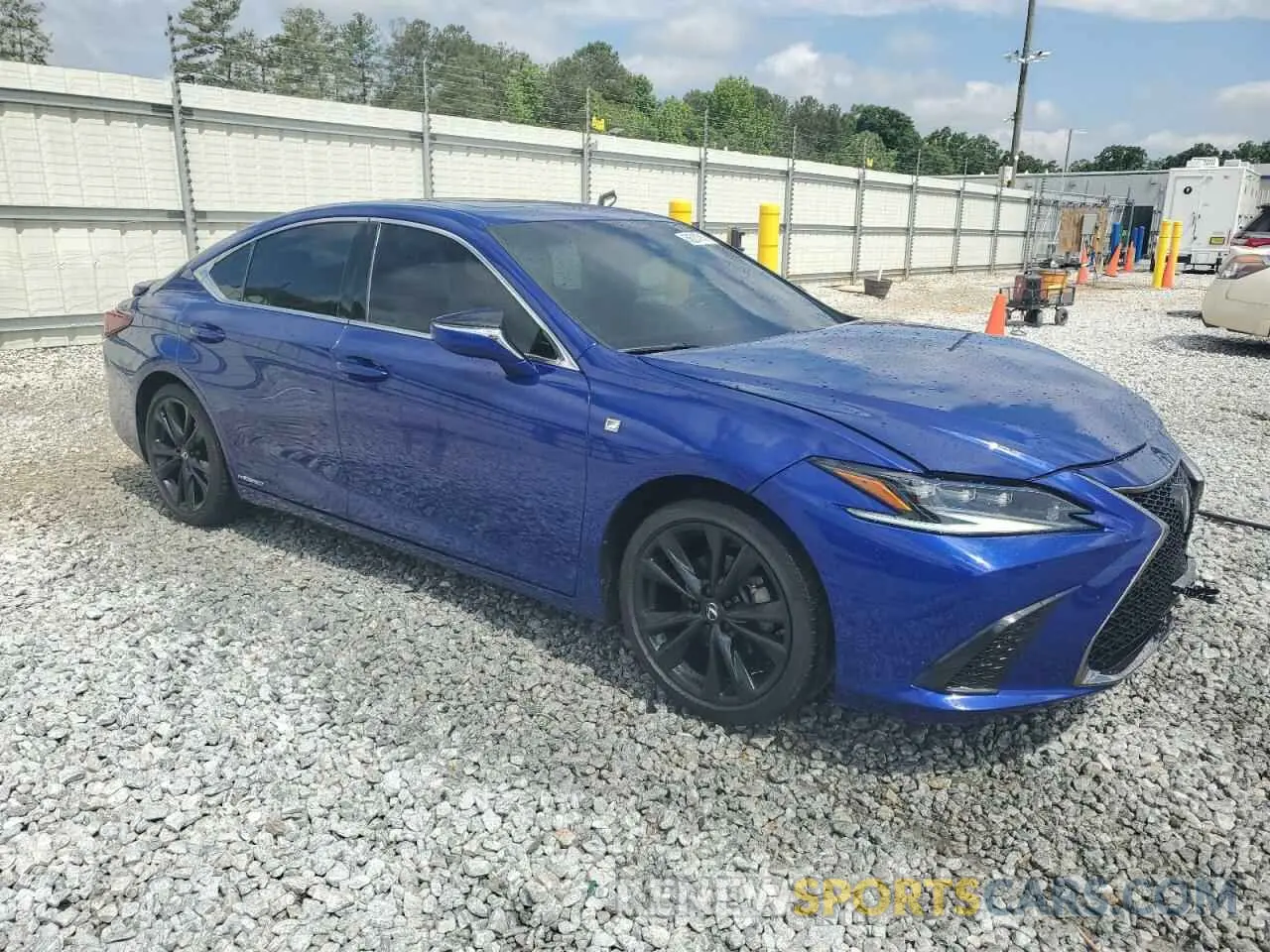 4 Photograph of a damaged car 58AGA1C11NU012393 LEXUS ES300 2022
