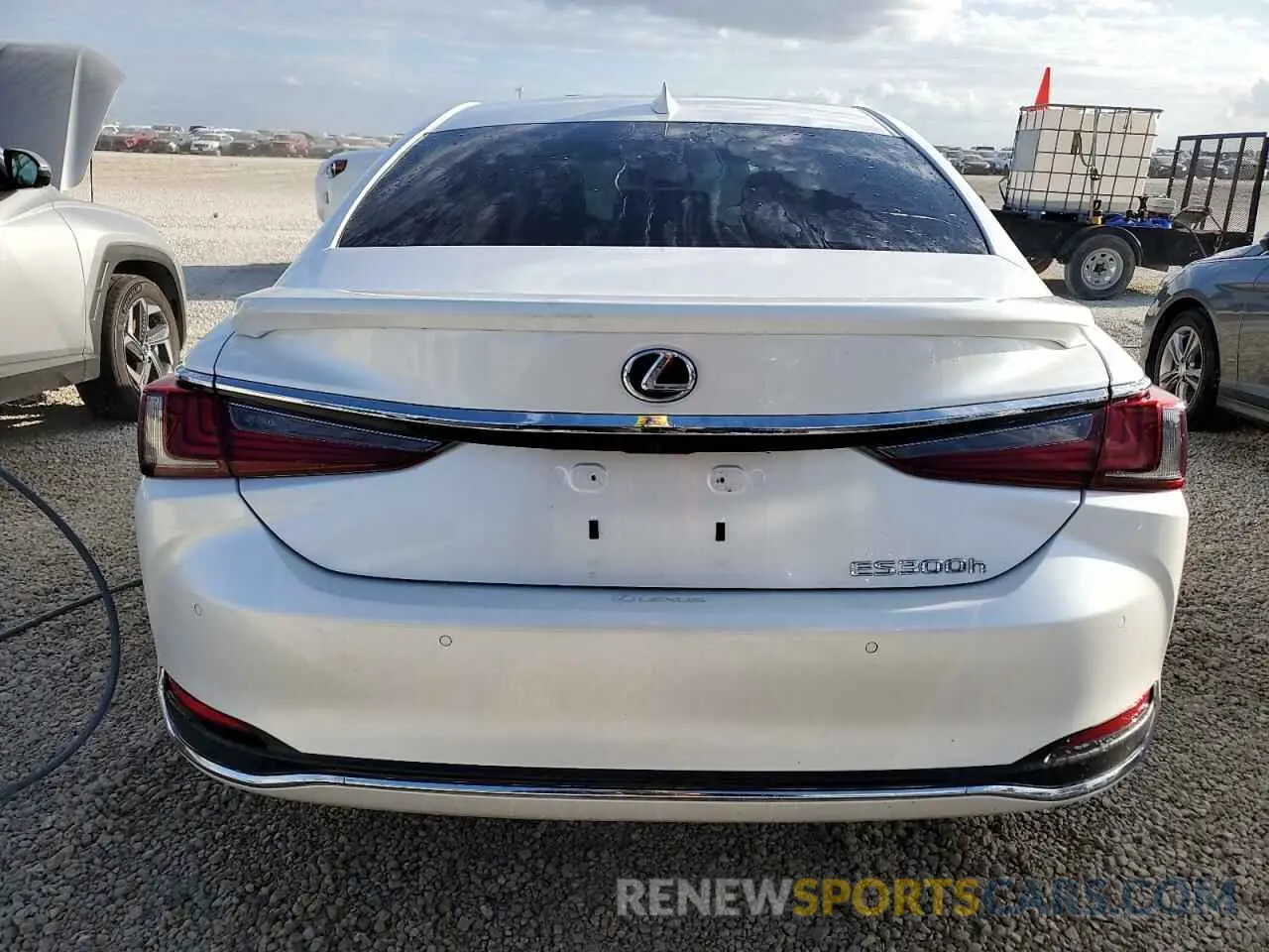 6 Photograph of a damaged car 58ADA1C10PU027232 LEXUS ES300 2023