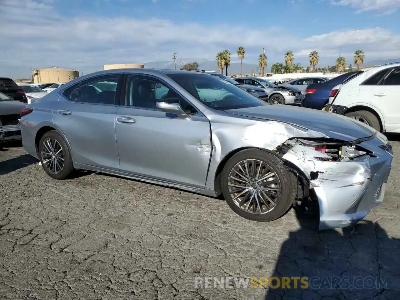 4 Photograph of a damaged car 58ADA1C14PU032952 LEXUS ES300 2023