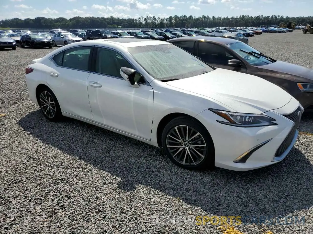 4 Photograph of a damaged car 58ADA1C18PU035224 LEXUS ES300 2023