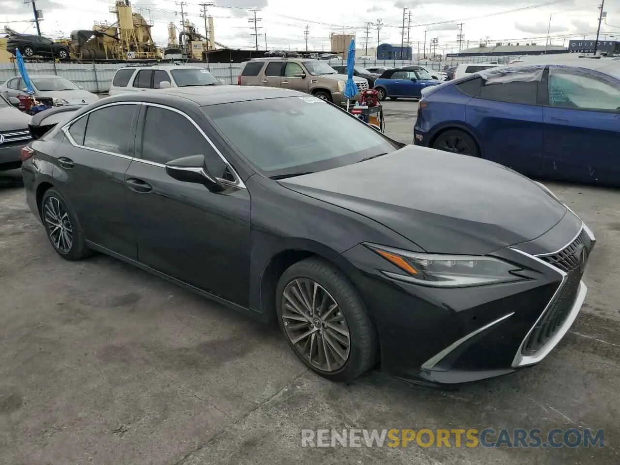 4 Photograph of a damaged car 58ADA1C1XPU034477 LEXUS ES300 2023