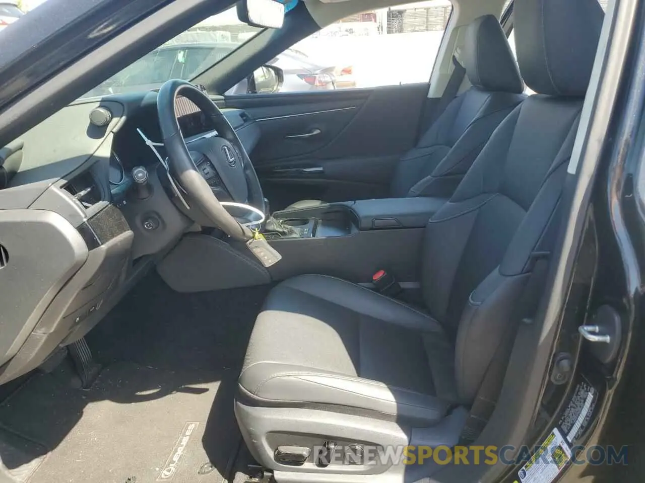 7 Photograph of a damaged car 58ADA1C11RU046004 LEXUS ES300 2024
