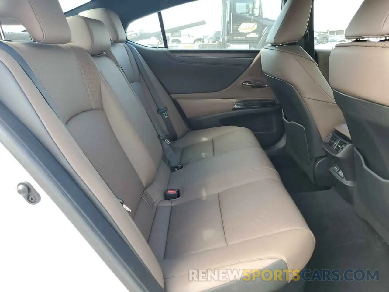 10 Photograph of a damaged car 58ADA1C13RU051544 LEXUS ES300 2024