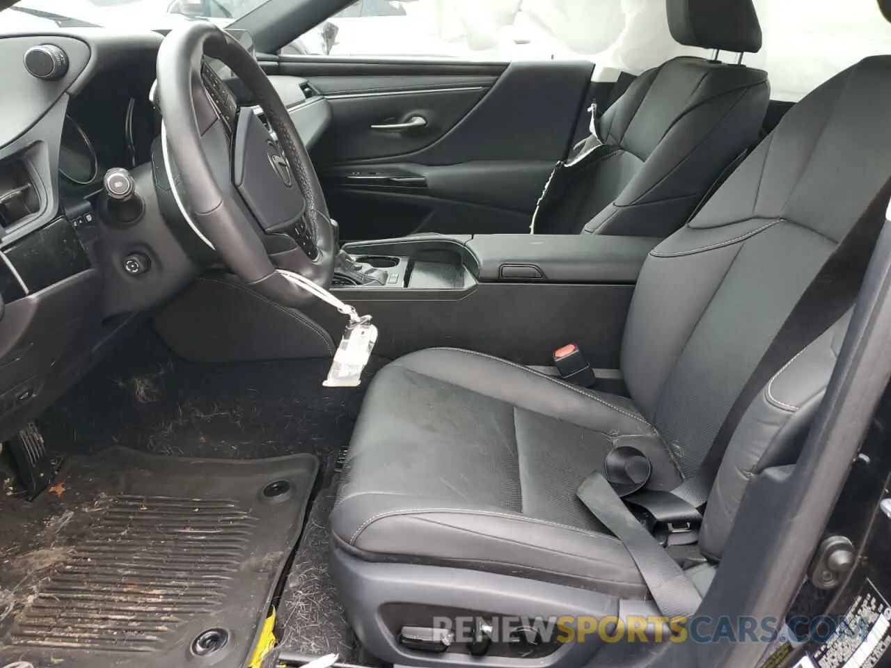 7 Photograph of a damaged car 58ADA1C14RU037331 LEXUS ES300 2024