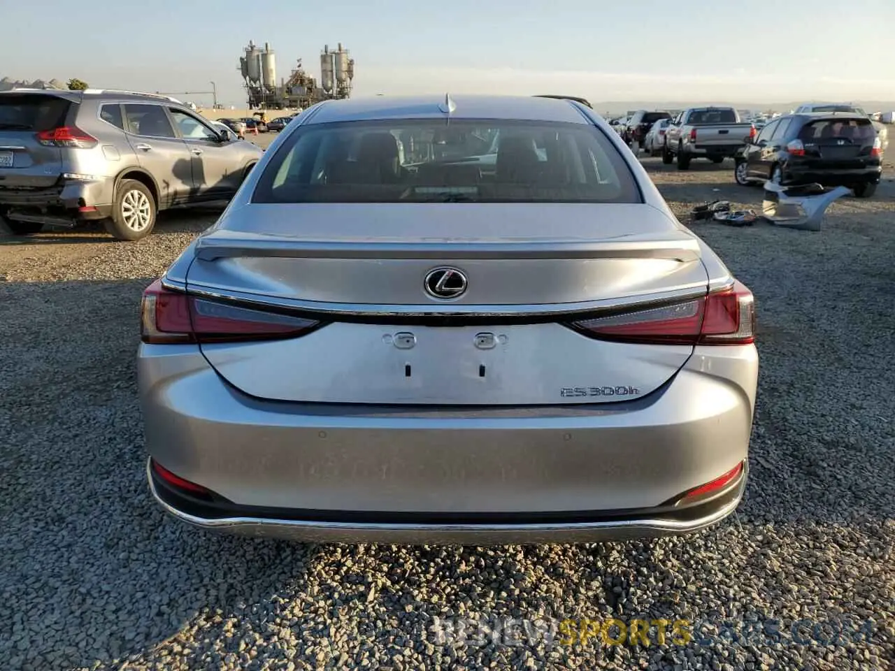 6 Photograph of a damaged car 58ADA1C14RU045560 LEXUS ES300 2024