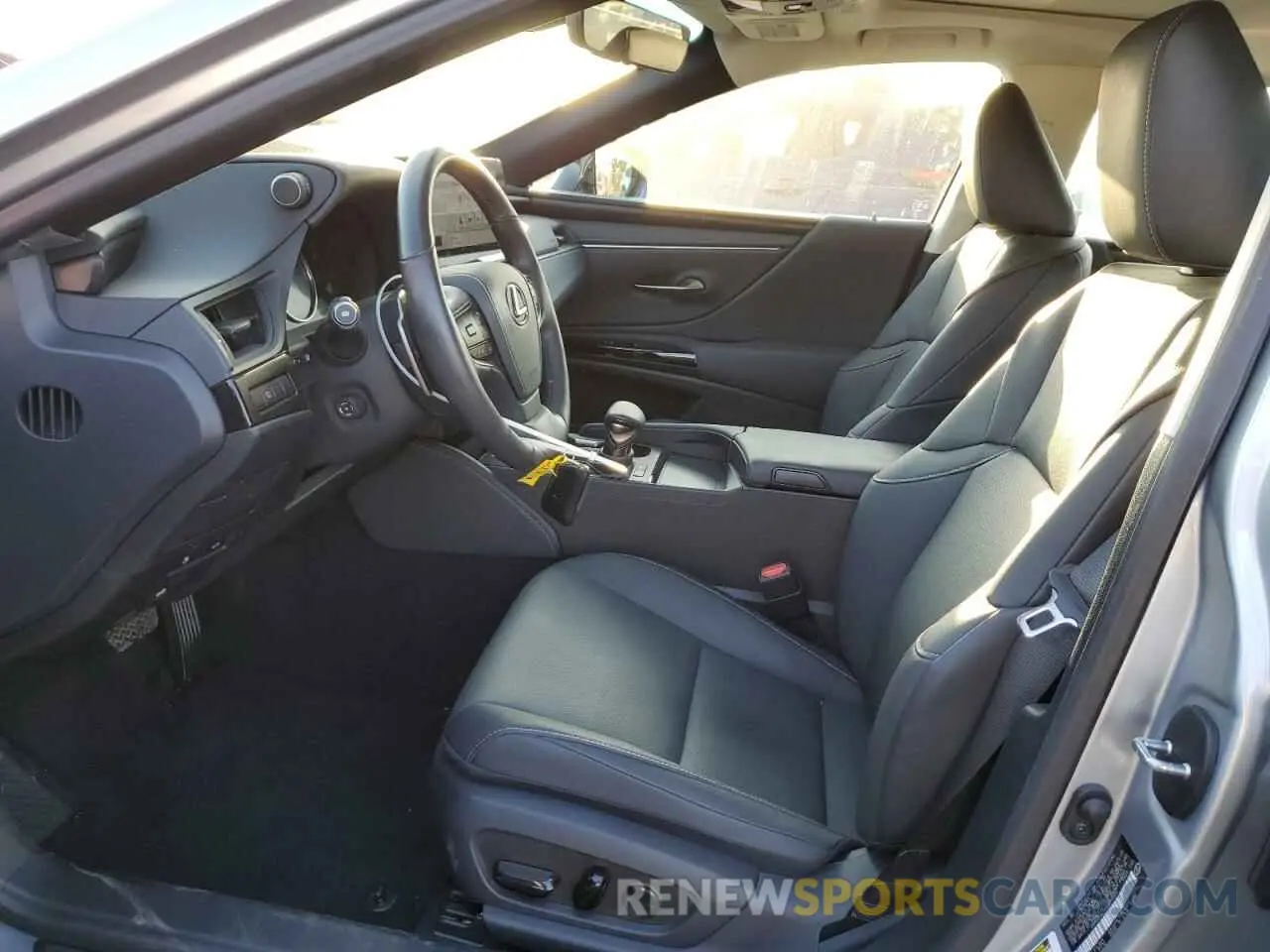 7 Photograph of a damaged car 58ADA1C14RU045560 LEXUS ES300 2024