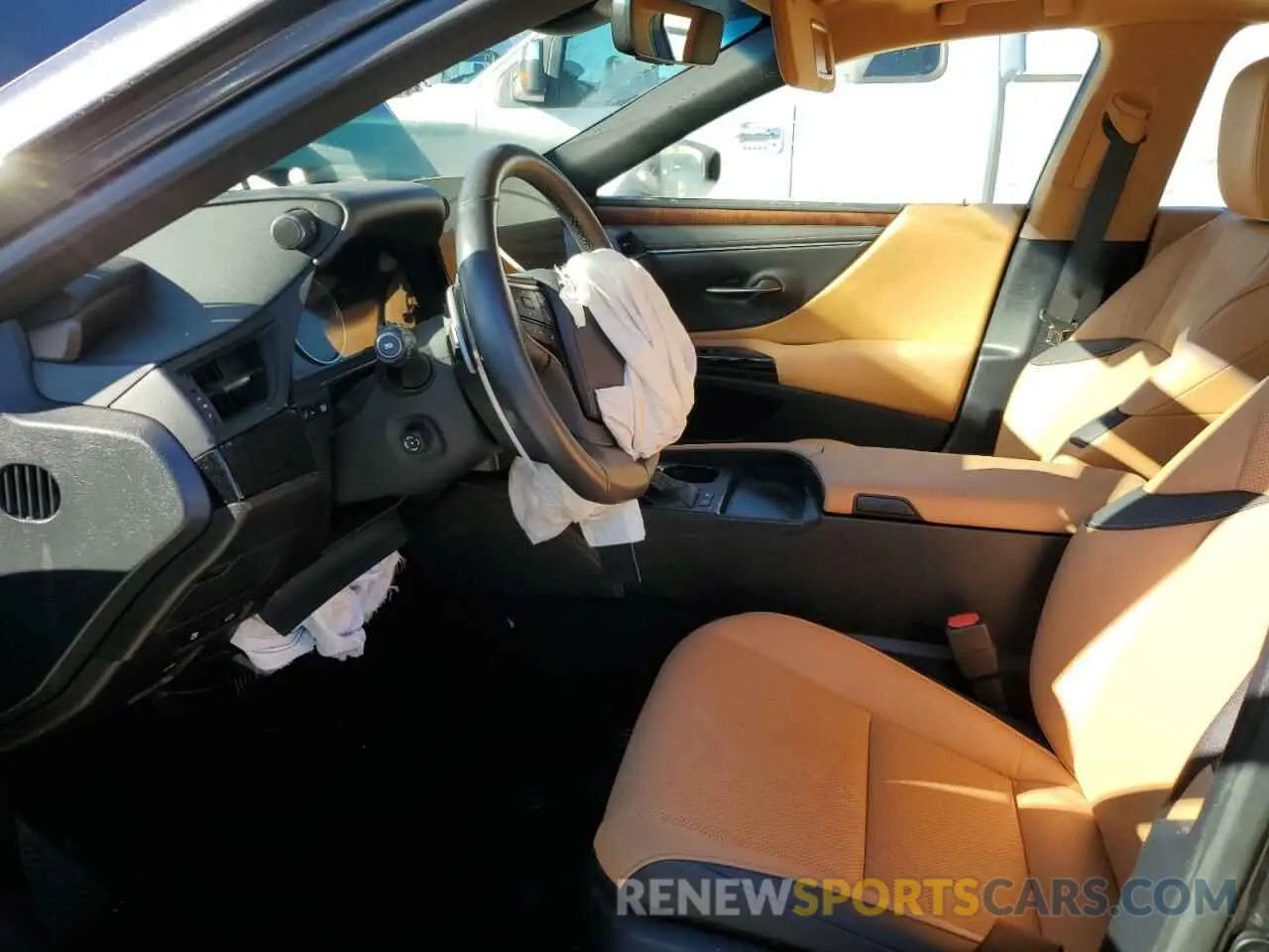 7 Photograph of a damaged car 58ADA1C15RU037046 LEXUS ES300 2024