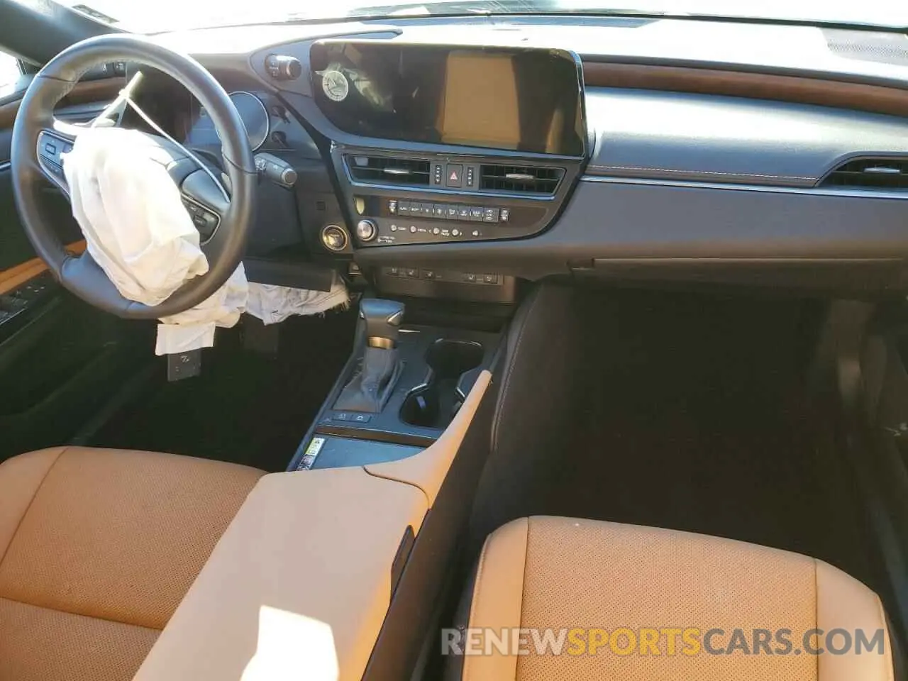 8 Photograph of a damaged car 58ADA1C15RU037046 LEXUS ES300 2024