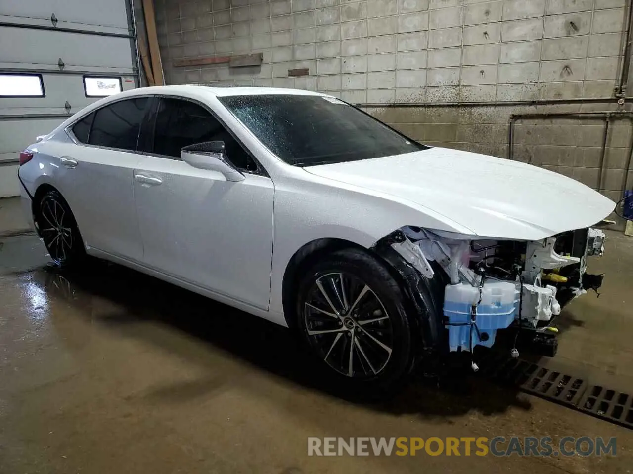 4 Photograph of a damaged car 58ADA1C16RU042191 LEXUS ES300 2024