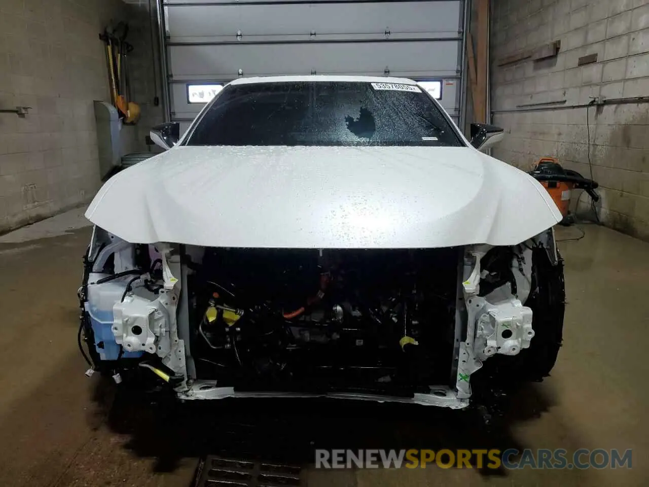 5 Photograph of a damaged car 58ADA1C16RU042191 LEXUS ES300 2024