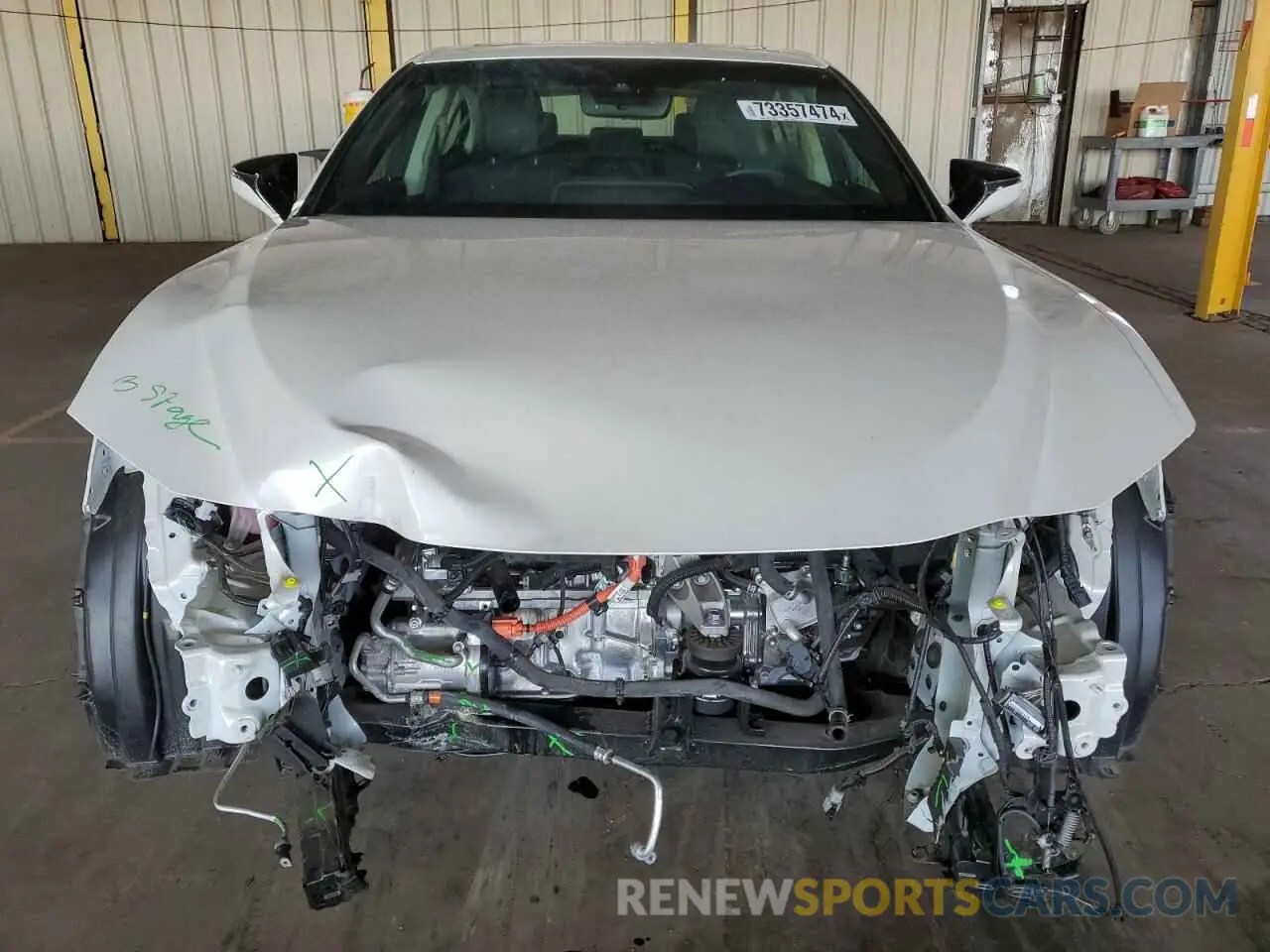 5 Photograph of a damaged car 58ADA1C18RU041401 LEXUS ES300 2024